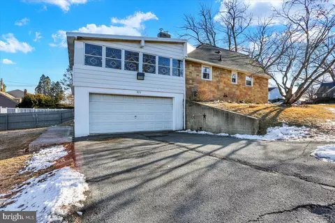 321 Pershing Blvd, Reading, PA 19607 photo 4