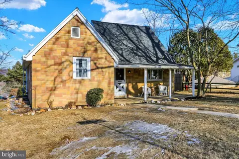 321 Pershing Blvd, Reading, PA 19607 photo 2