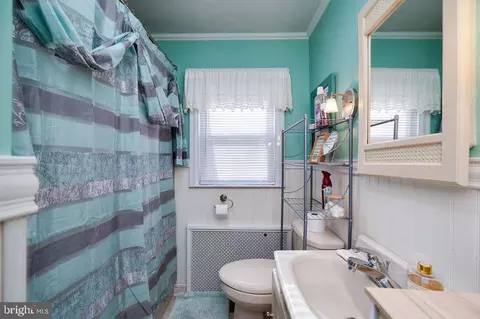Bath - 118 Beverly Ave, Reading, PA 19607 photo 1 of 1
