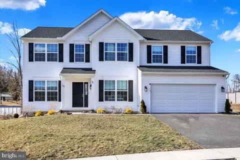 35 Ladderback Ln, Reading, PA 19606