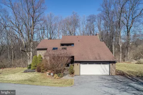 5029 Old Farm Ln, Mohnton, PA 19540