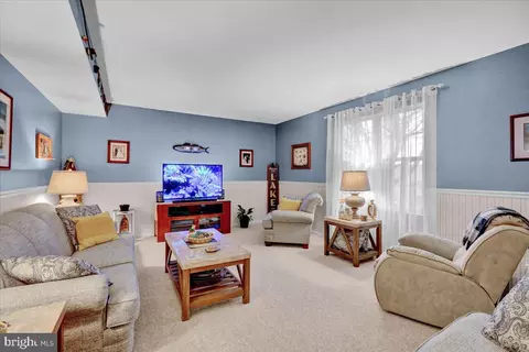Living - 9 Roxberry Dr, Reading, PA 19608 photo 2 of 3