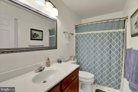Bath - 9 Roxberry Dr, Reading, PA 19608 photo 1 of 2