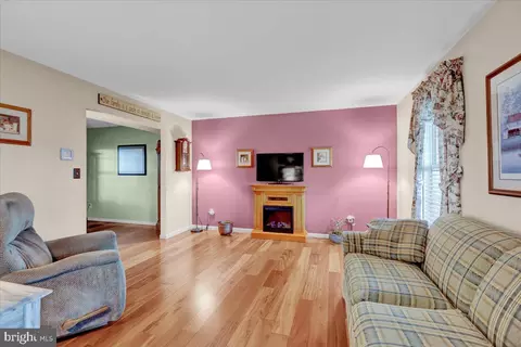 Living - 9 Roxberry Dr, Reading, PA 19608 photo 1 of 3
