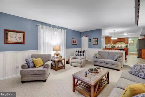 Living - 9 Roxberry Dr, Reading, PA 19608 photo 3 of 3