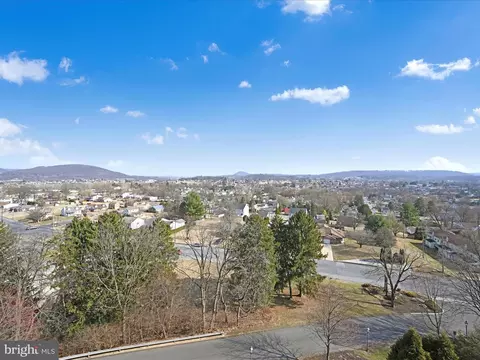 1375 Pershing Blvd #602, Reading, PA 19607 photo 2