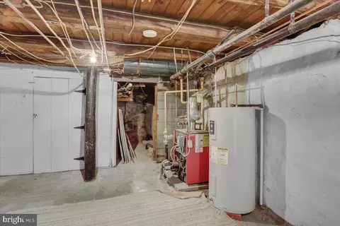 Entry Way - 50 E Summit St, Mohnton, PA 19540 photo 4 of 4