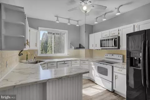 Kitchen - 50 E Summit St, Mohnton, PA 19540 photo 1 of 3