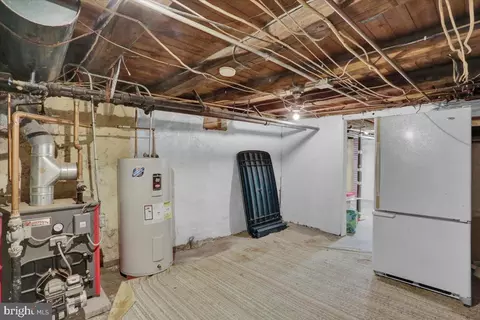 Entry Way - 50 E Summit St, Mohnton, PA 19540 photo 3 of 4