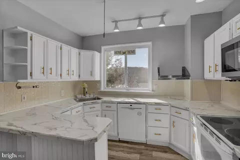 Kitchen - 50 E Summit St, Mohnton, PA 19540 photo 2 of 3