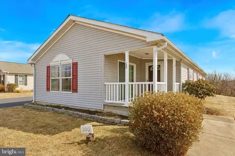 100 Random Rd, Douglassville, PA 19518