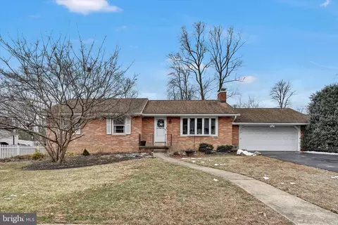 6 Hearthstone Dr, Reading, PA 19606