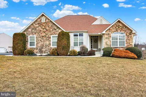 434 Eagleview Dr, Mohrsville, PA 19541