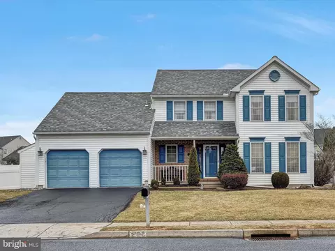 204 Battenkill Dr, Douglassville, PA 19518
