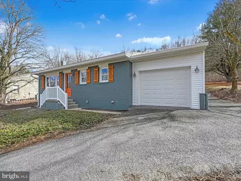 1642 Moselem Springs Rd, Hamburg, PA 19526