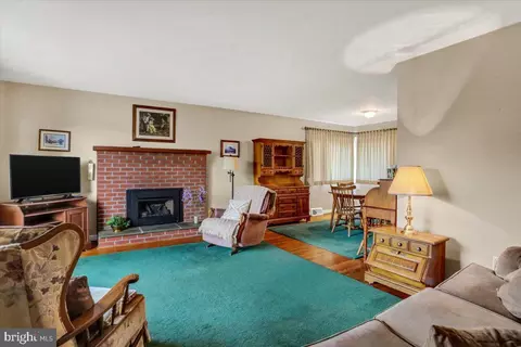 60 Octagon Ave, Reading, PA 19608 photo 4