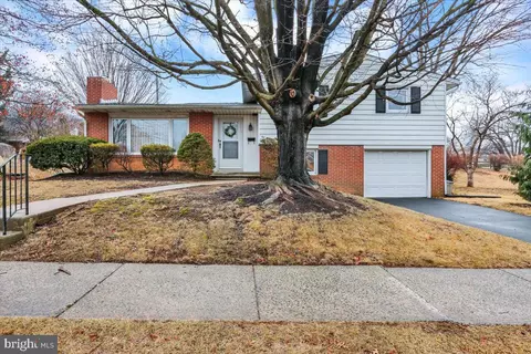 60 Octagon Ave, Reading, PA 19608 photo 2