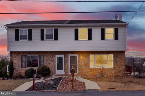 706 Main St, Oley, PA 19547