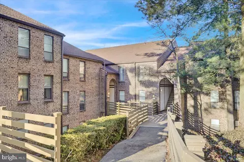 2 E Fairway Rd, Reading, PA 19607