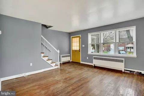 Living - 1147 Gregg Ave, Reading, PA 19607 photo 2 of 3