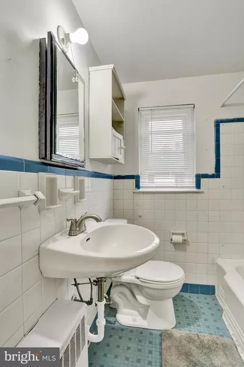 Bath - 1147 Gregg Ave, Reading, PA 19607 photo 2 of 2