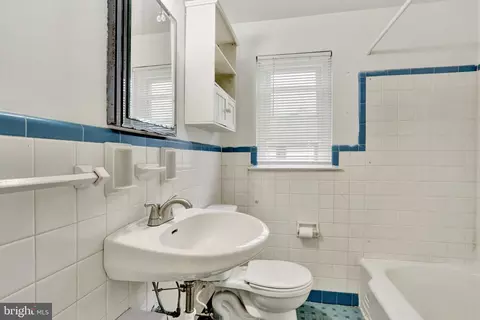 Bath - 1147 Gregg Ave, Reading, PA 19607 photo 1 of 2