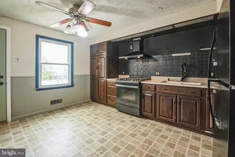 Entry Way - 315 Amherst Ave, Reading, PA 19609 photo 1 of 1