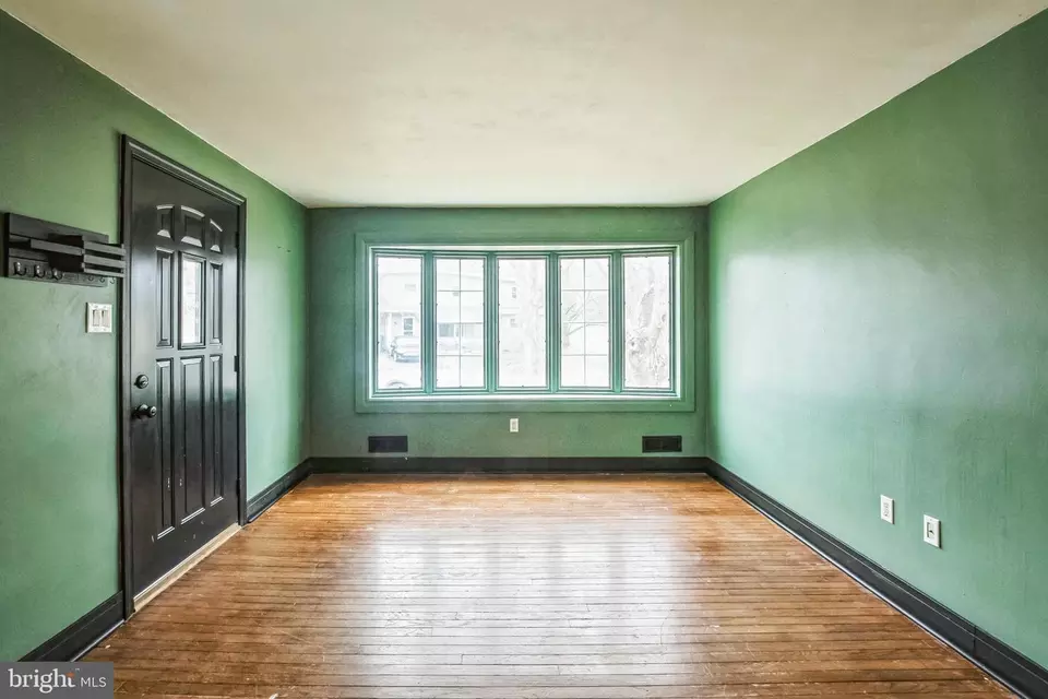 Living - 315 Amherst Ave, Reading, PA 19609 photo 1 of 2