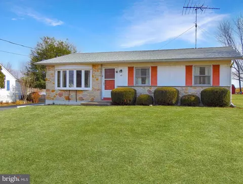 49 S Kemp Rd, Kutztown, PA 19530