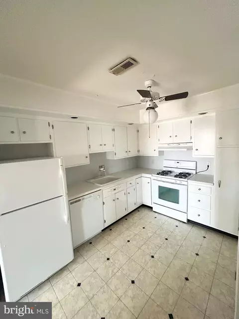 Kitchen - 1375 Pershing Blvd #801, Reading, PA 19607 photo 1 of 1