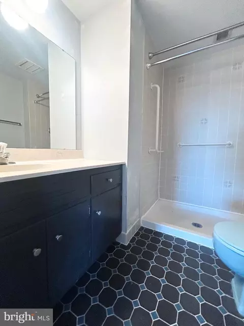 Bath - 1375 Pershing Blvd #801, Reading, PA 19607 photo 1 of 3