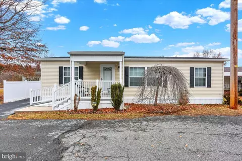 27 Valley View Ct, Fleetwood, PA 19522