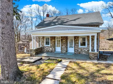 1190 W Leesport Rd, Leesport, PA 19533