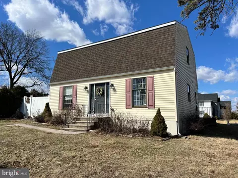 401 Lobelia Ave, Reading, PA 19605