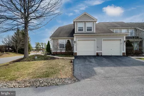 501 Oak Hill Ln, Reading, PA 19610