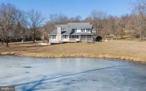 38 Fieldstone Ln, Fleetwood, PA 19522
