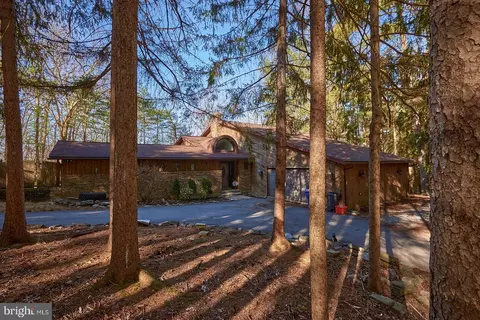 4026 Hillview Rd, Temple, PA 19560