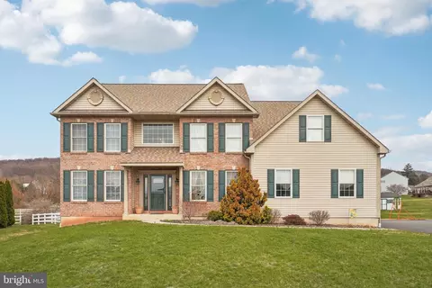 113 Martin Ln, Douglassville, PA 19518
