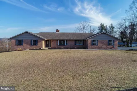 987 Victory Cir, Reading, PA 19605
