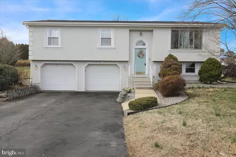 164 Butternut Ct, Reading, PA 19608 photo 2