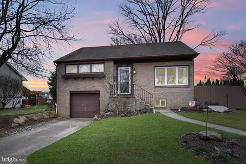203 Eric Ave, Reading, PA 19607 photo 2