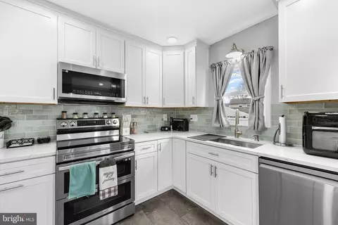 203 Eric Ave, Reading, PA 19607 photo 9