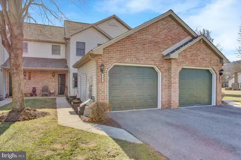 402 Epsilon Dr, Wernersville, PA 19565
