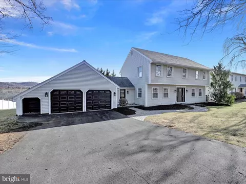 35 Estates Dr, Reading, PA 19606