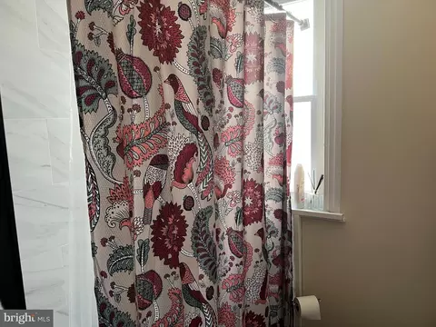 Bath - 1125 Oley St, Reading, PA 19604 photo 1 of 2