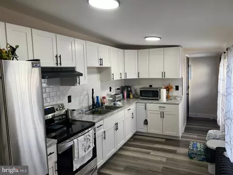 Entry Way - 1125 Oley St, Reading, PA 19604 photo 3 of 3