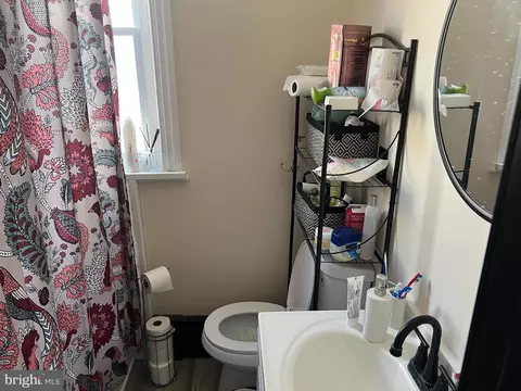 Bath - 1125 Oley St, Reading, PA 19604 photo 2 of 2