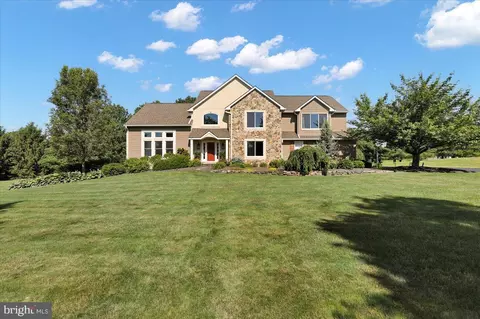 4 Seneca Ct, Douglassville, PA 19518