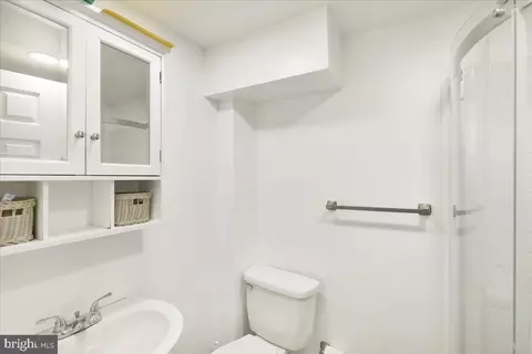 Bath - 108 Gerald Ave, Reading, PA 19607 photo 3 of 4