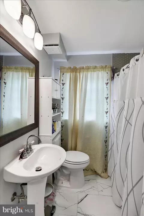 Bath - 108 Gerald Ave, Reading, PA 19607 photo 2 of 4